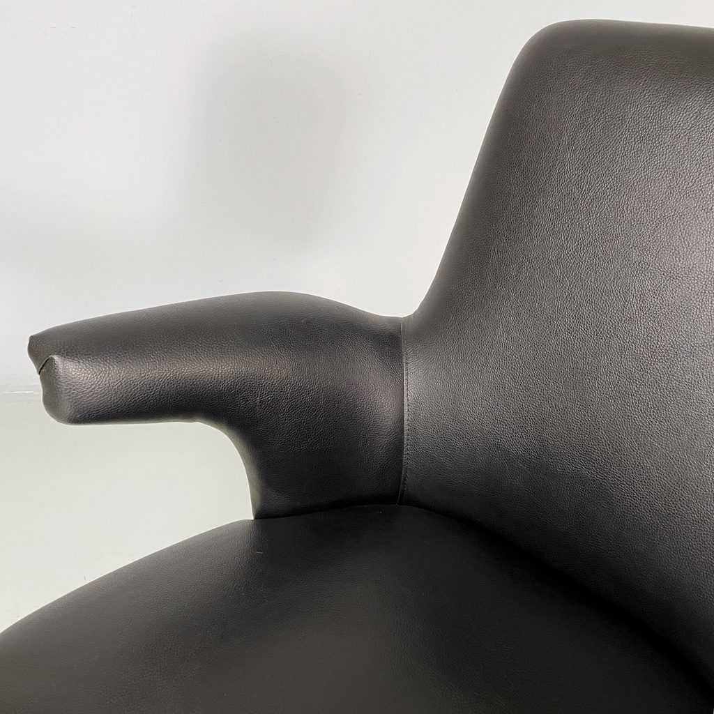 Poltrone in pelle nera e legno, 1960 ca.