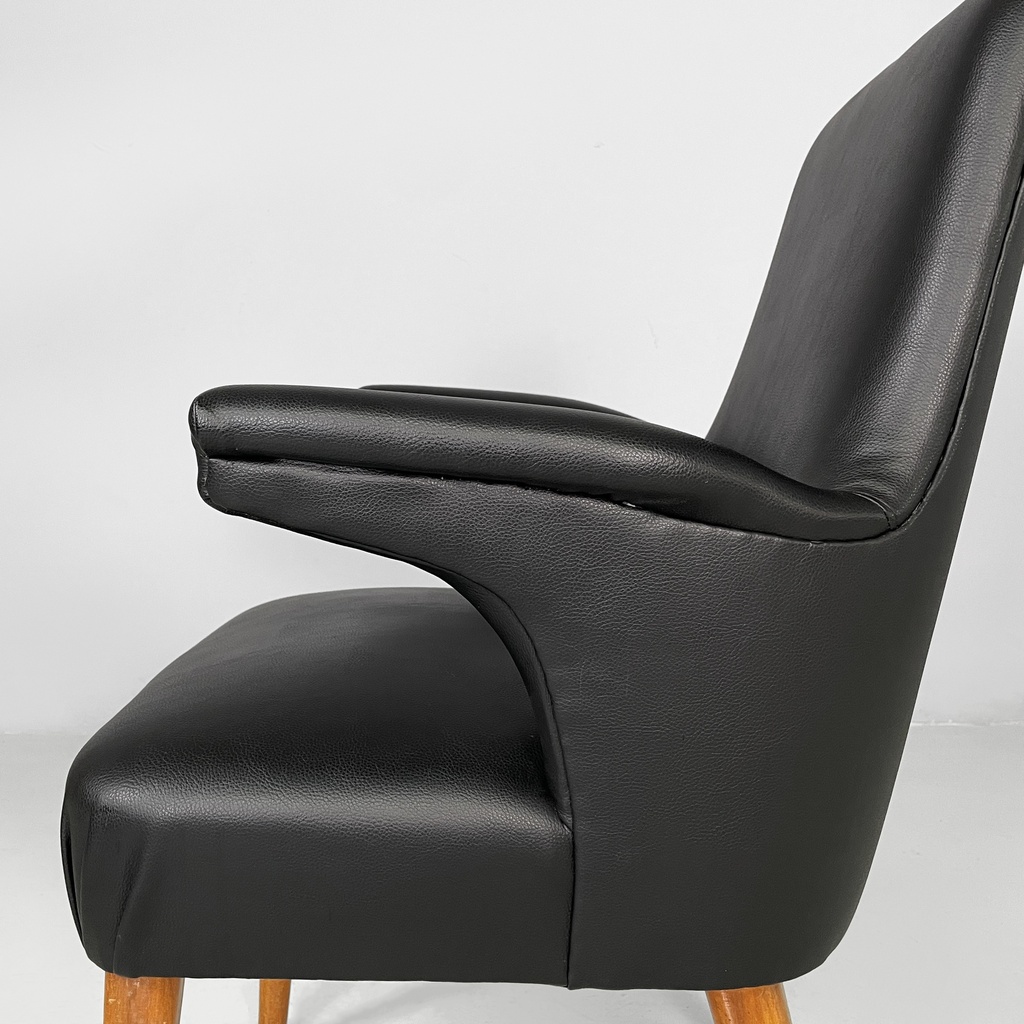 Poltrone in pelle nera e legno, 1960 ca.