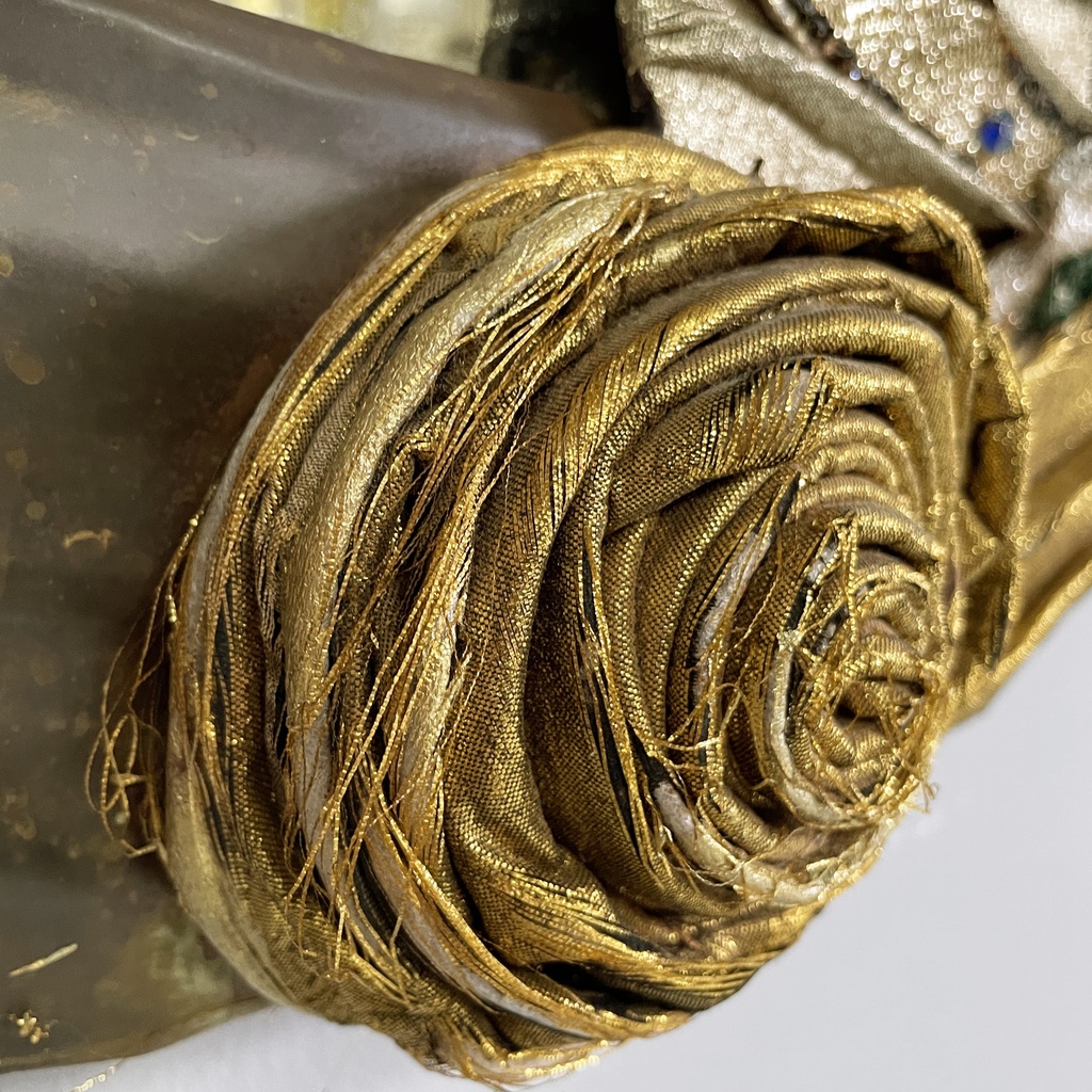 Specchio da parete con decori in tessuto, 1940 ca.