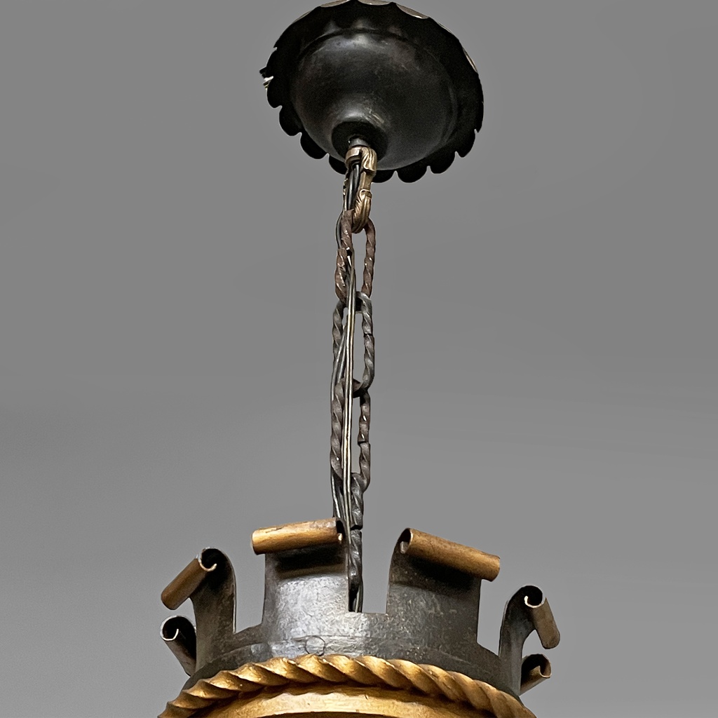 Lampadario in metallo e tessuto rosso, 1940 ca.