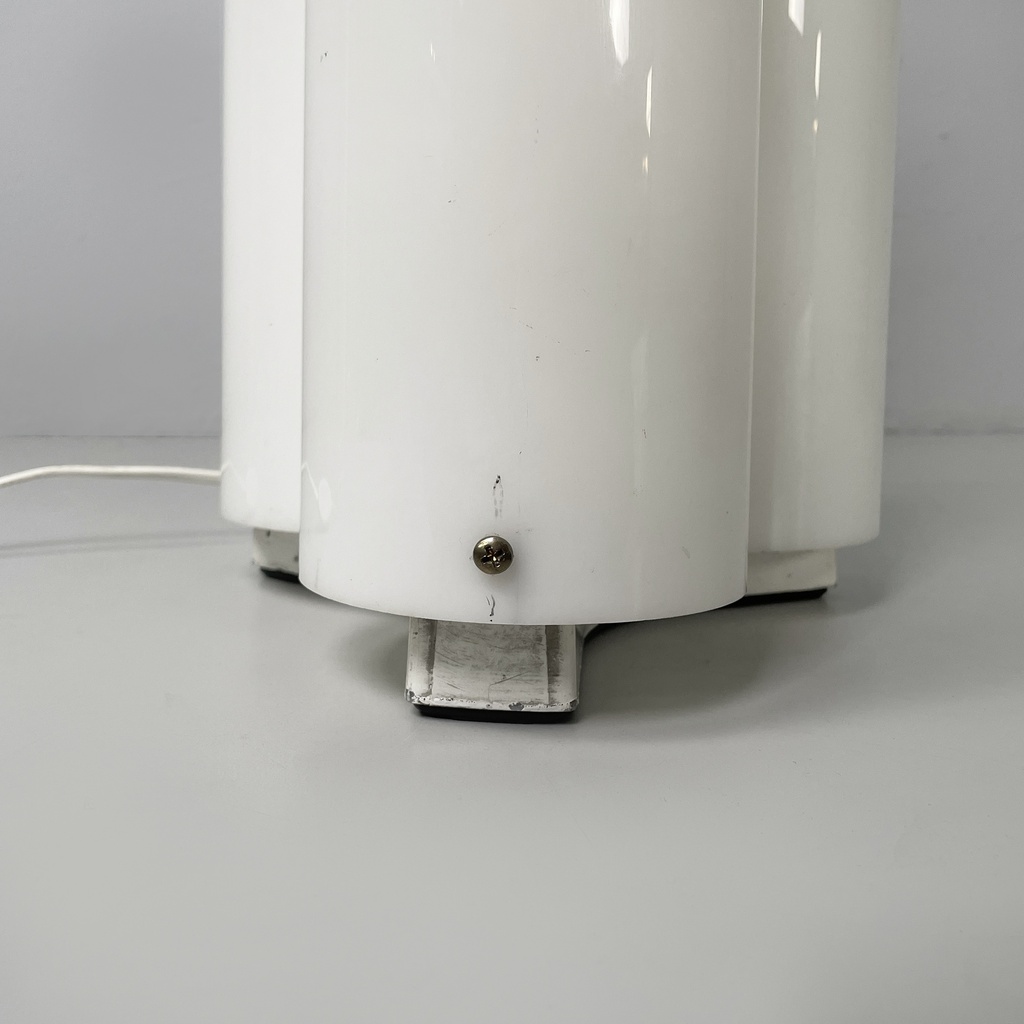 Lampada da tavolo Mezza Chimera di Vico Magistretti per Artemide, 1970 ca.