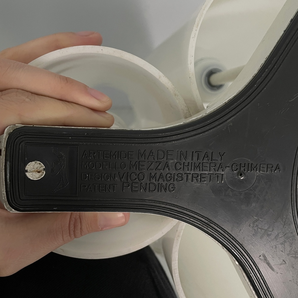 Lampada da tavolo Mezza Chimera di Vico Magistretti per Artemide, 1970 ca.