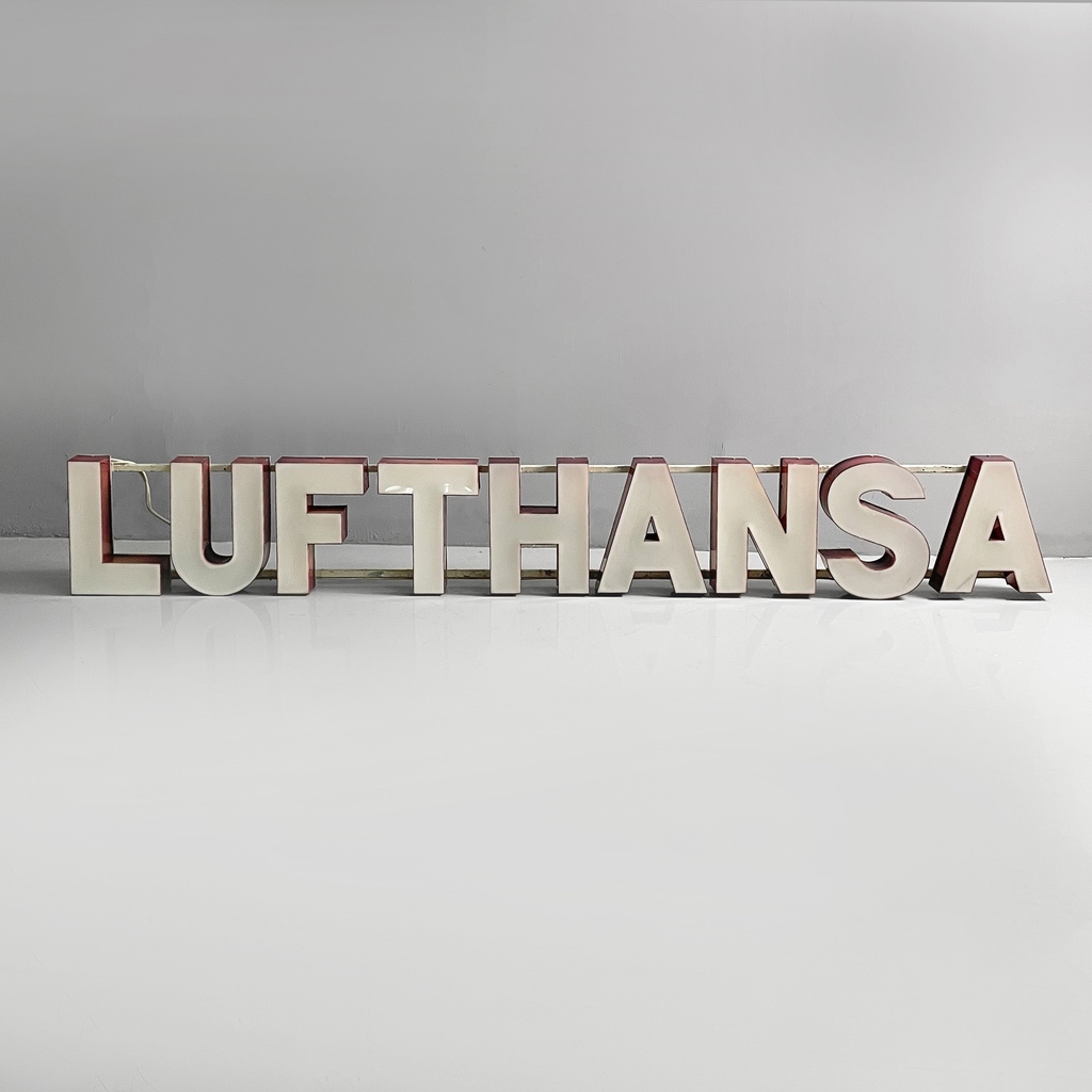 Insegna Lufthansa in plexiglass bianco, 1970 ca.