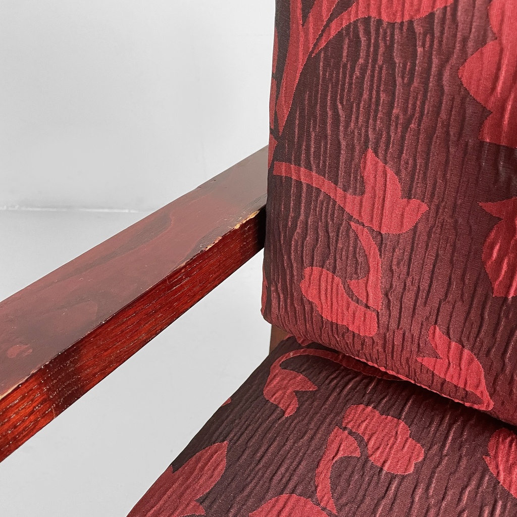 Poltrona in legno e tessuto rosso, 1930 ca.