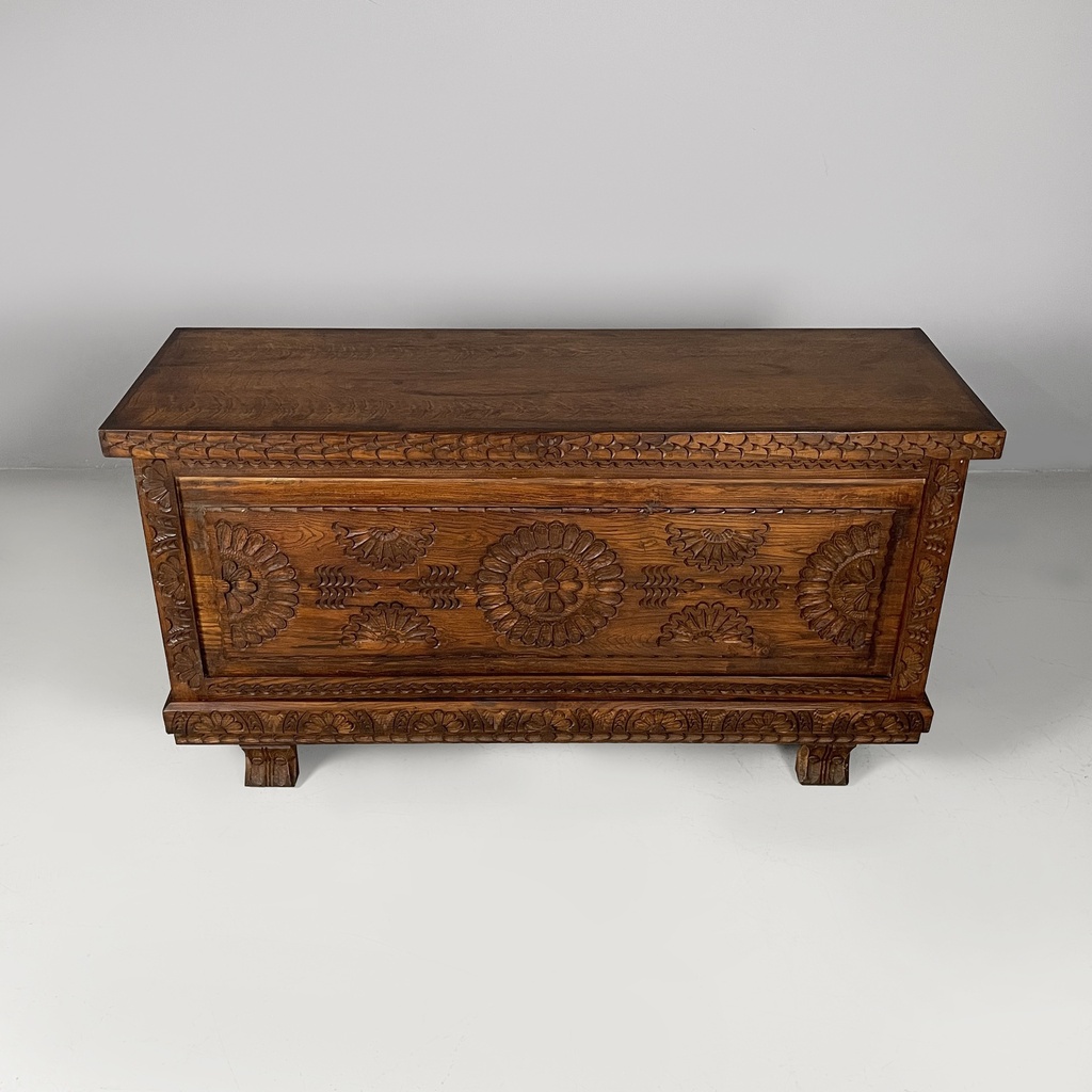 Cassapanca in legno inciso, 1930 ca.
