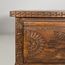 Cassapanca in legno inciso, 1930 ca.