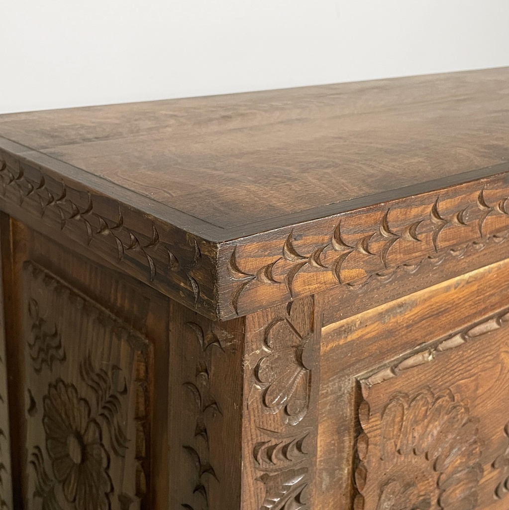 Cassapanca in legno inciso, 1930 ca.