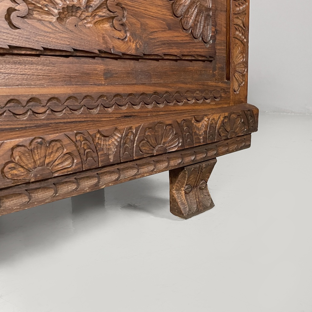 Cassapanca in legno inciso, 1930 ca.