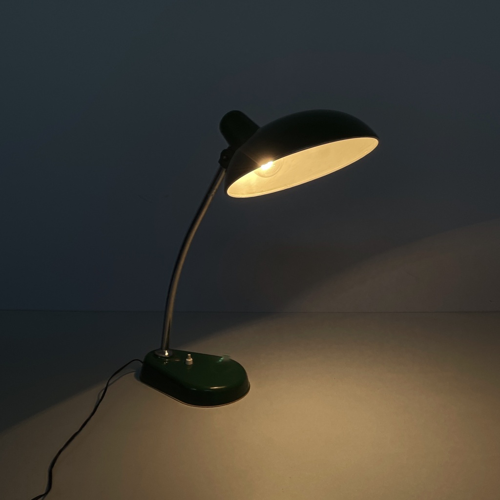 Lampada da tavolo in metallo verde, 1950 ca.