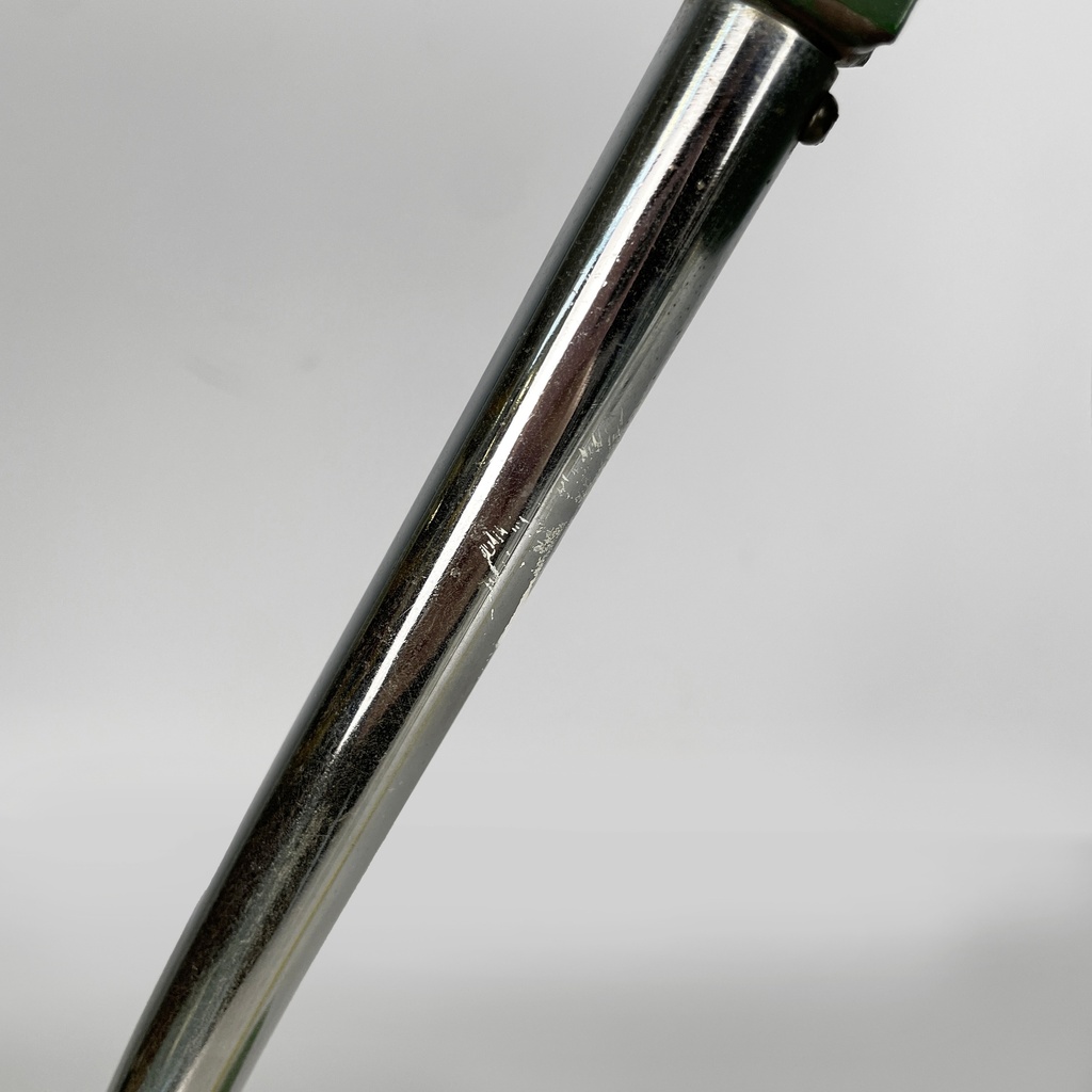 Lampada da tavolo in metallo verde, 1950 ca.