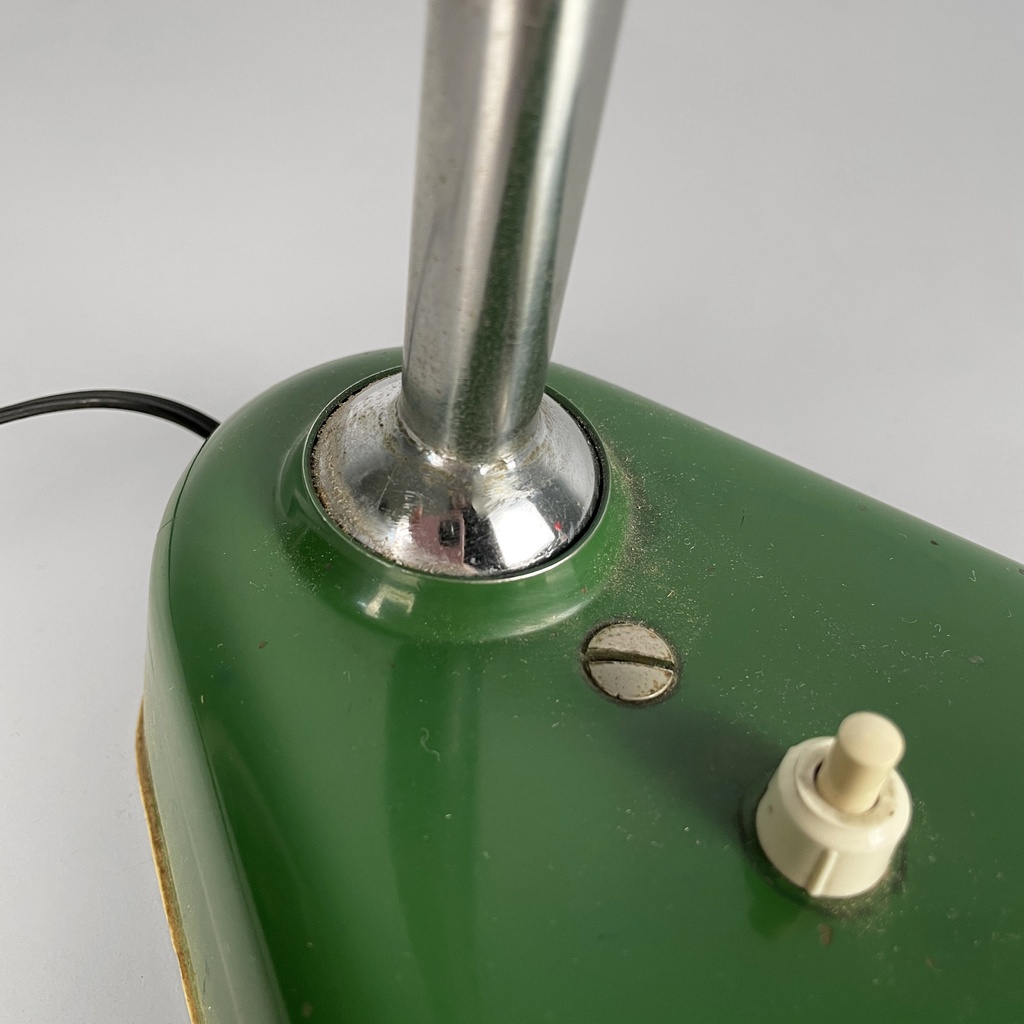 Lampada da tavolo in metallo verde, 1950 ca.