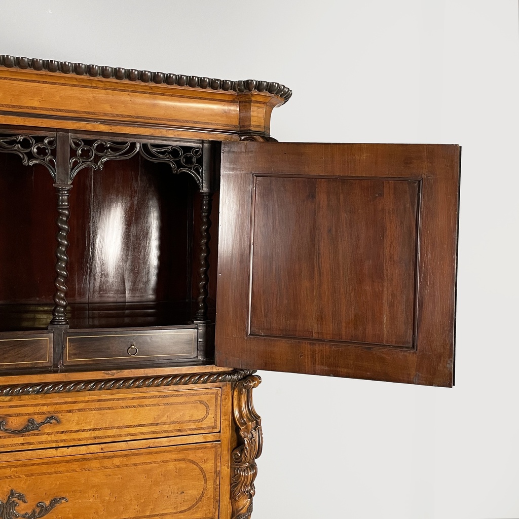 Credenza con specchi in legno tornito, 1930 ca.