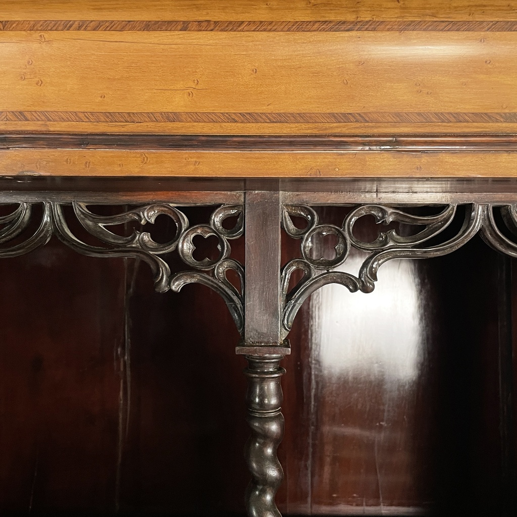 Credenza con specchi in legno tornito, 1930 ca.