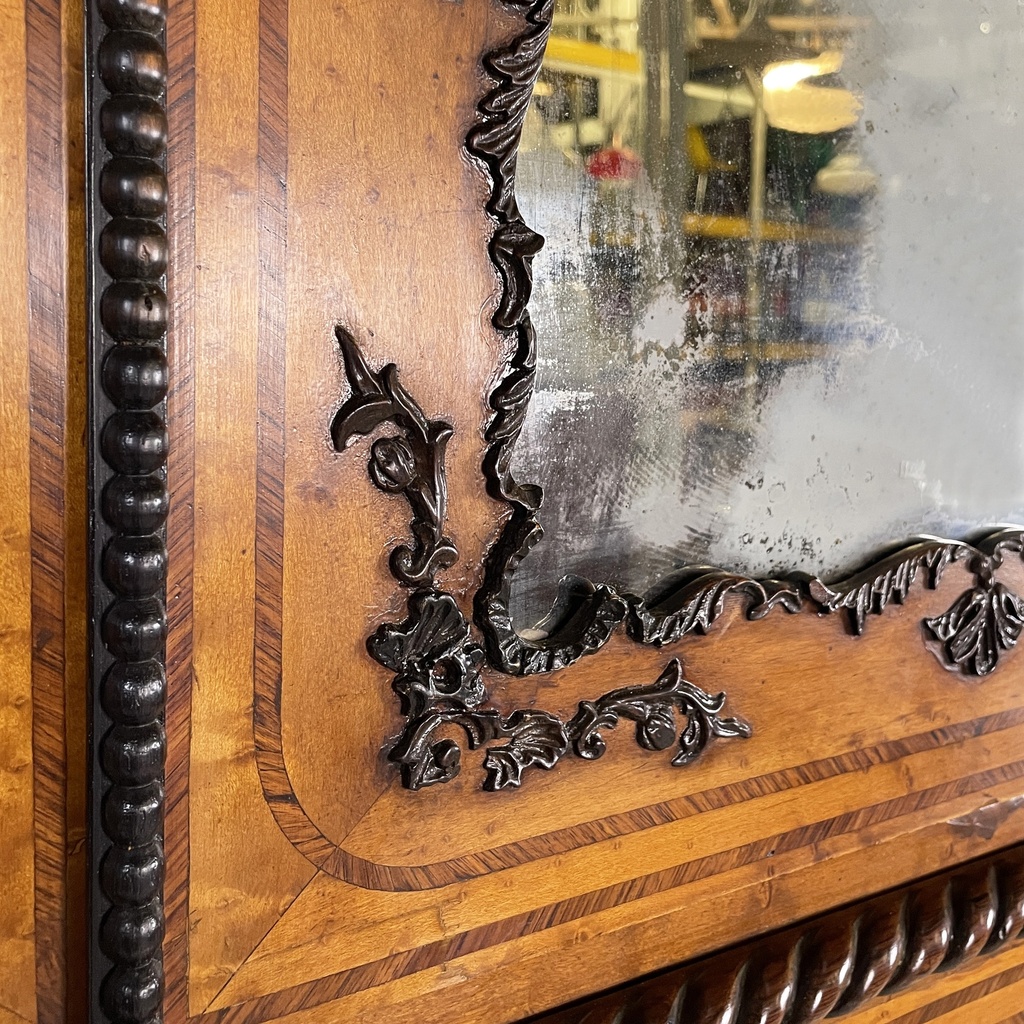 Credenza con specchi in legno tornito, 1930 ca.