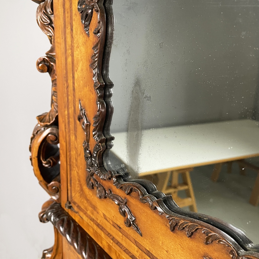Credenza con specchi in legno tornito, 1930 ca.