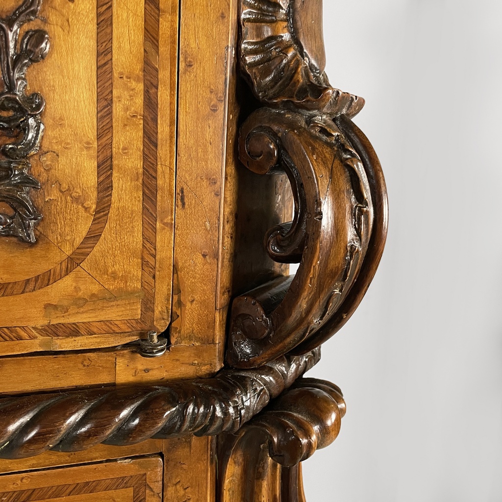 Credenza con specchi in legno tornito, 1930 ca.