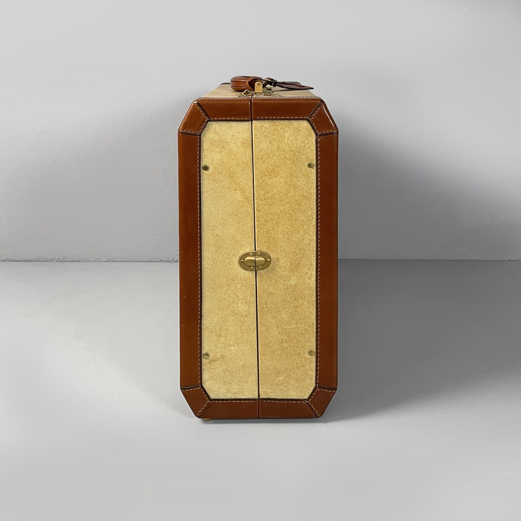 Valigia in pelle beige e marrone, 1960 ca.