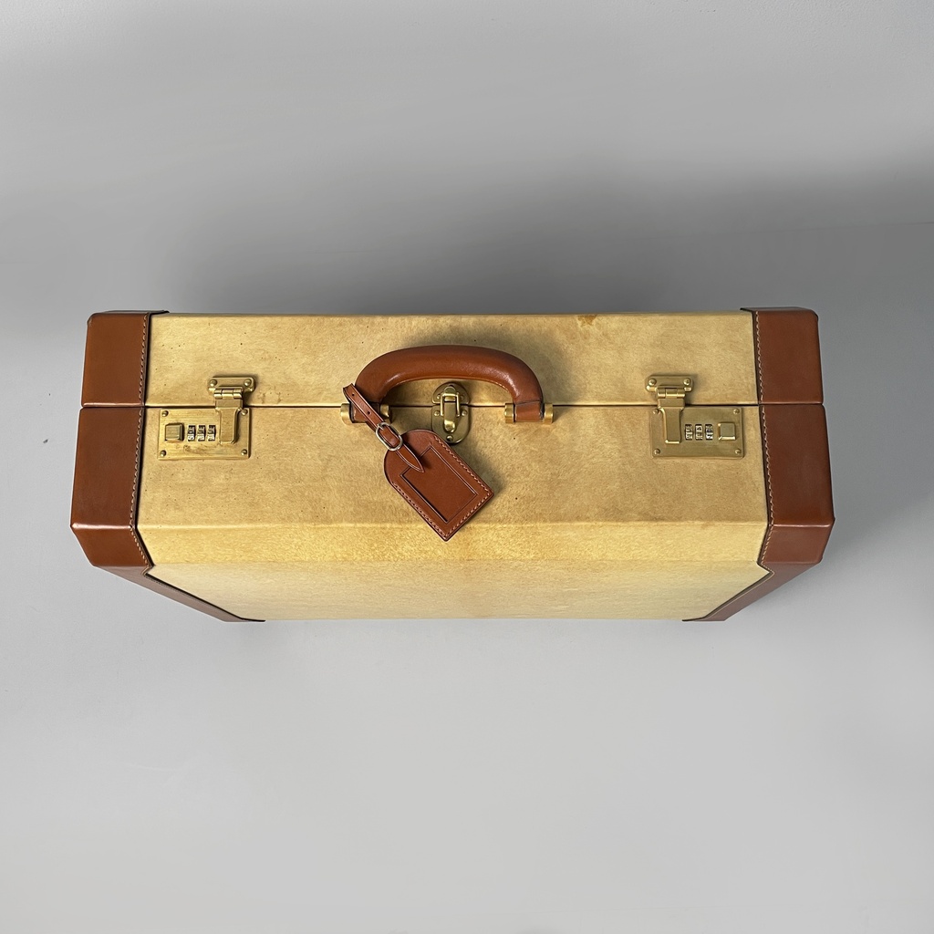 Valigia in pelle beige e marrone, 1960 ca.