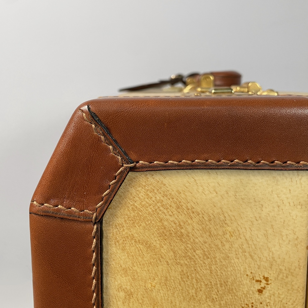 Valigia in pelle beige e marrone, 1960 ca.