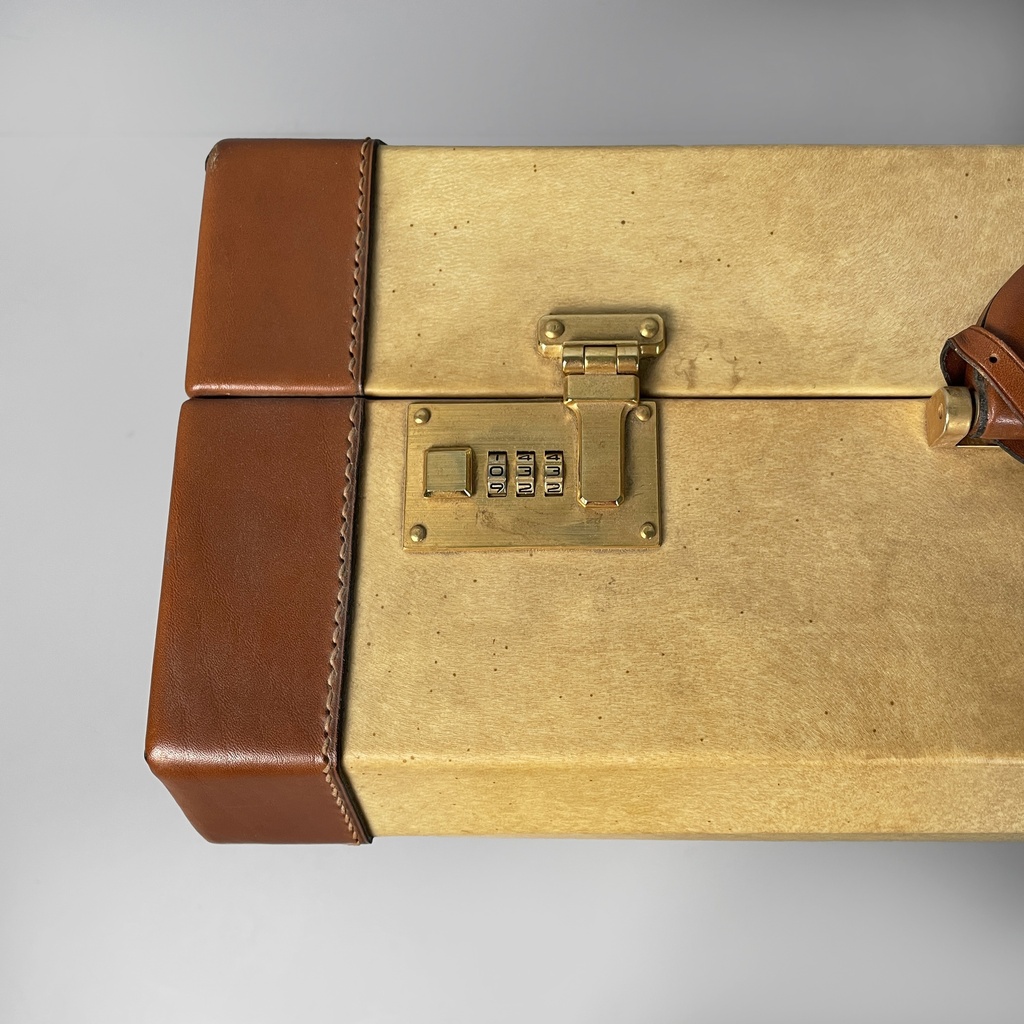 Valigia in pelle beige e marrone, 1960 ca.