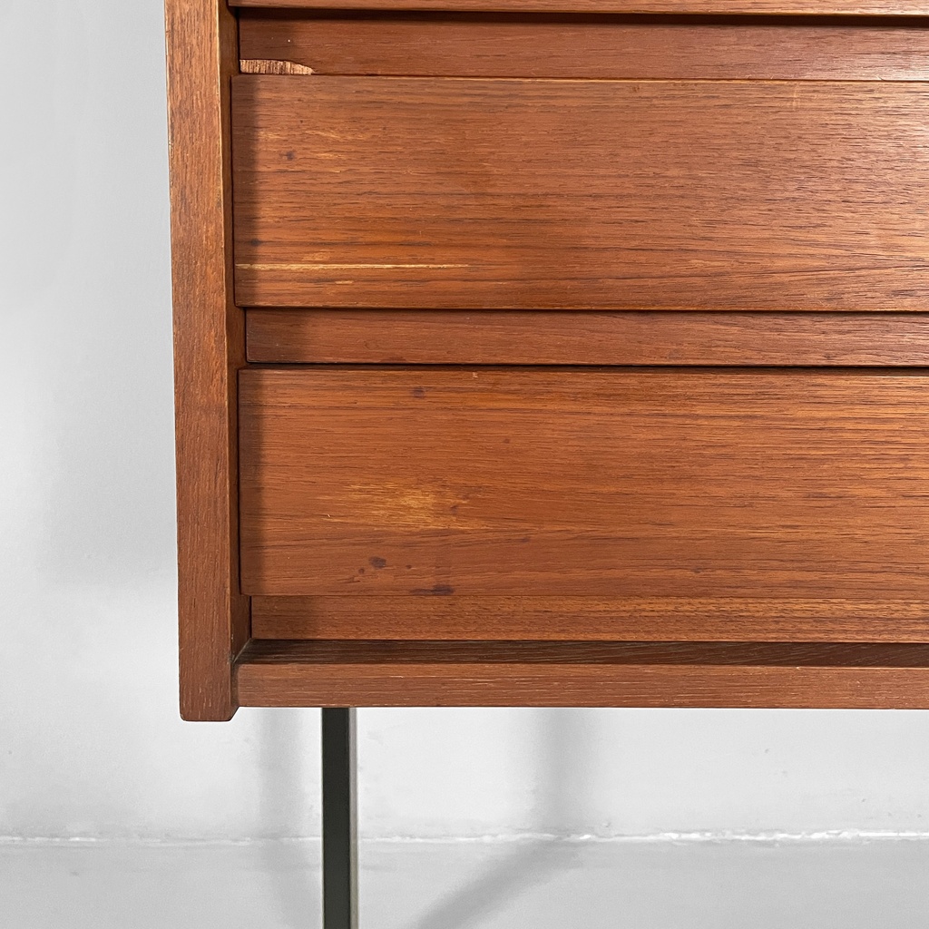 Libreria in legno, metallo nero e ottone, 1960 ca.