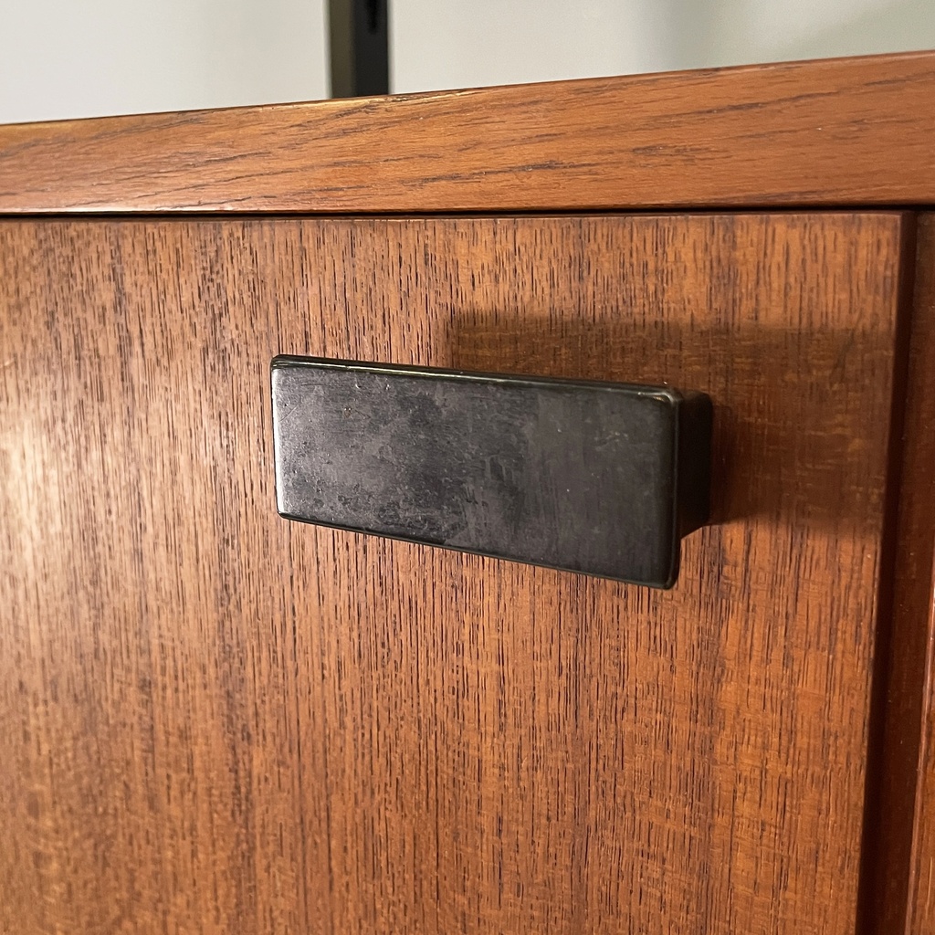 Libreria in legno, metallo nero e ottone, 1960 ca.