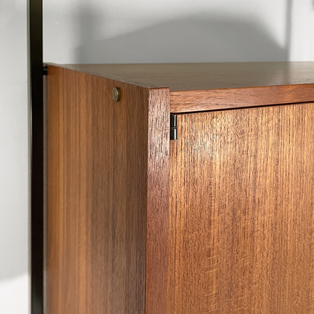 Libreria in legno, metallo nero e ottone, 1960 ca.