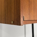 Libreria in legno, metallo nero e ottone, 1960 ca.