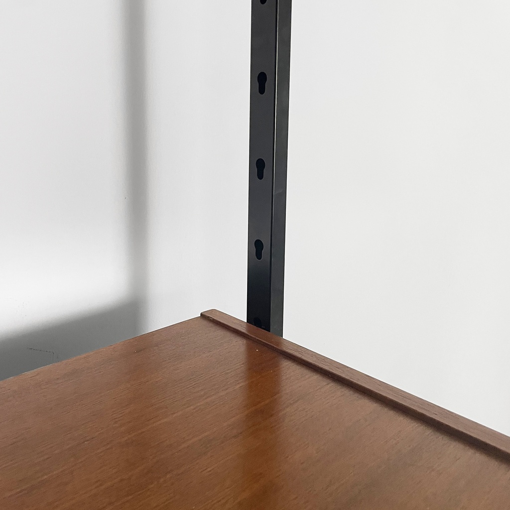 Libreria in legno, metallo nero e ottone, 1960 ca.