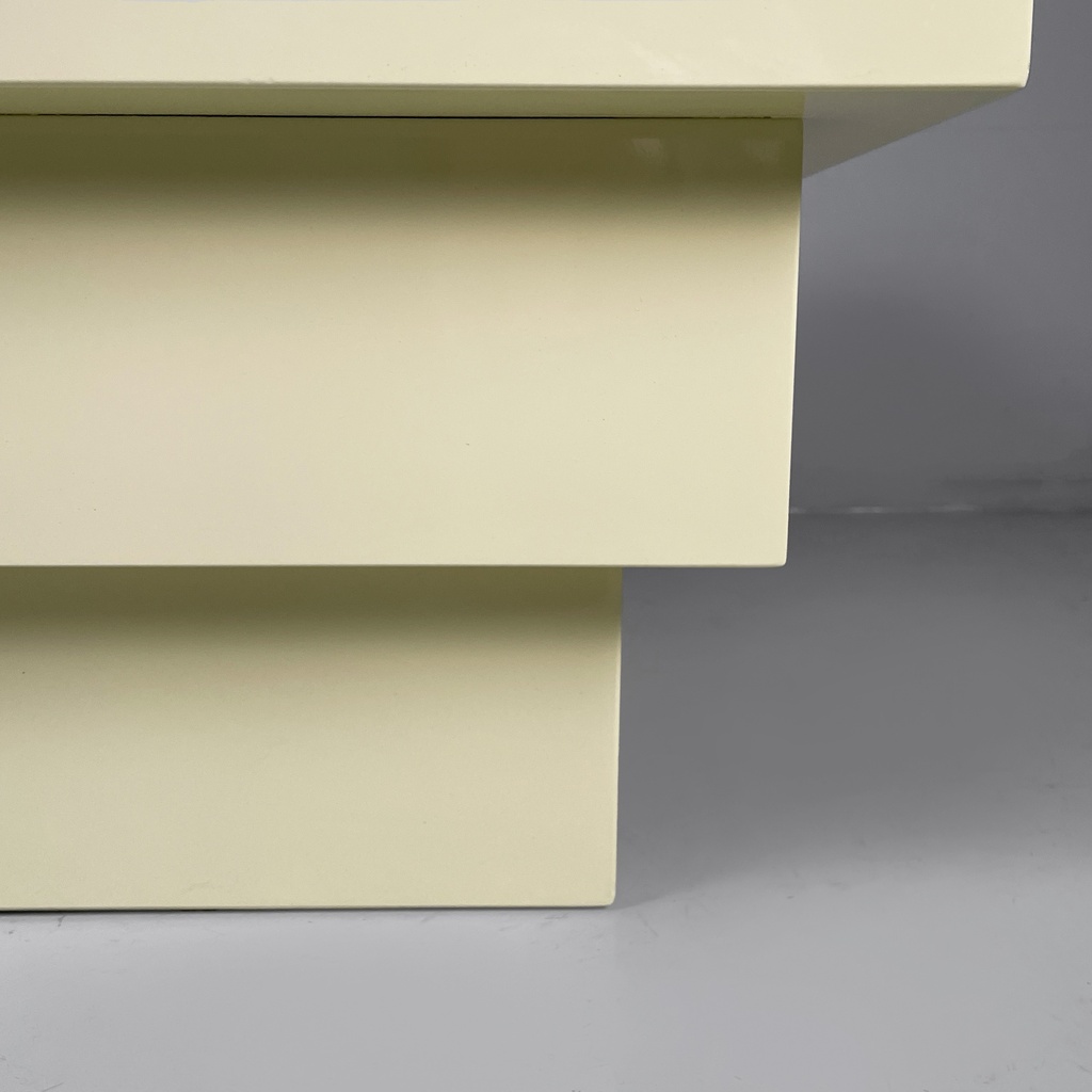 Piedistallo in legno, 1980 ca.