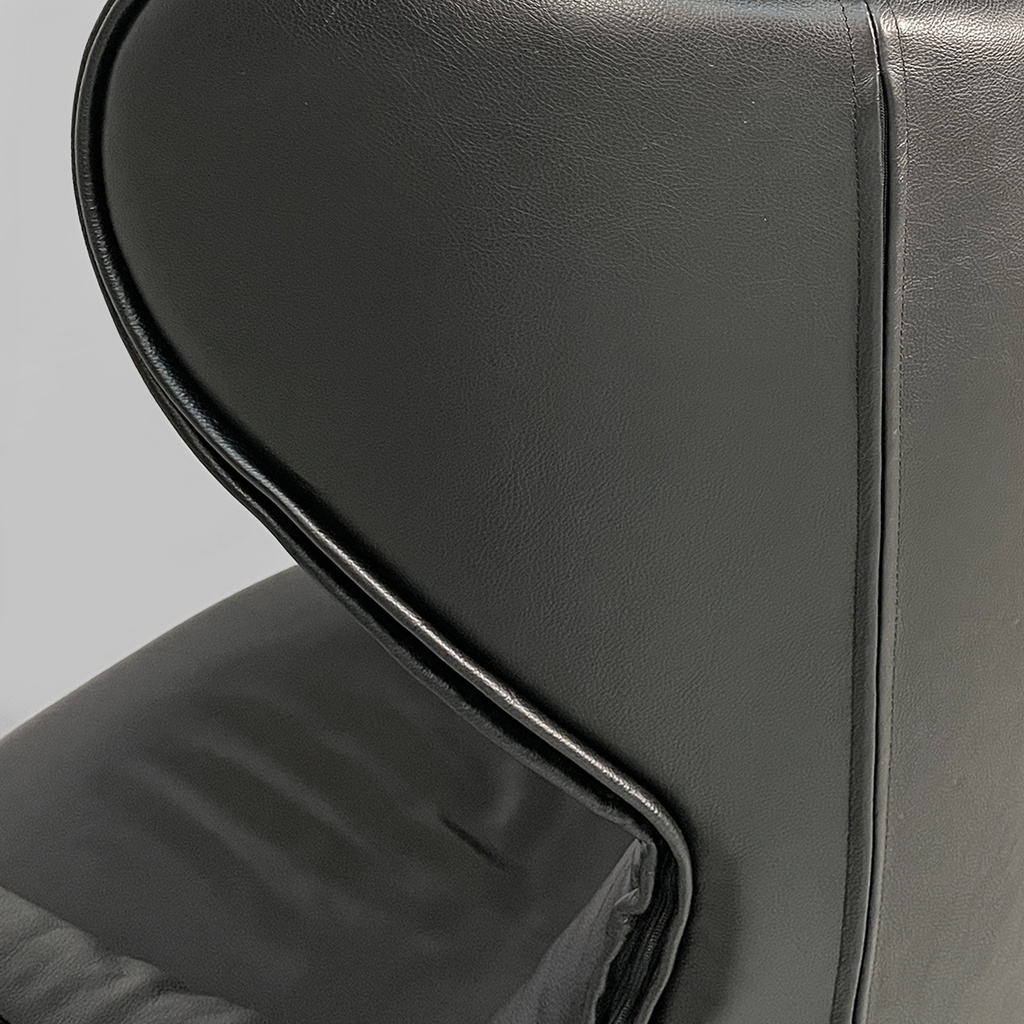 Poltrona con pouf P22 di Patrick Norguet per Cassina, 2010 ca. 