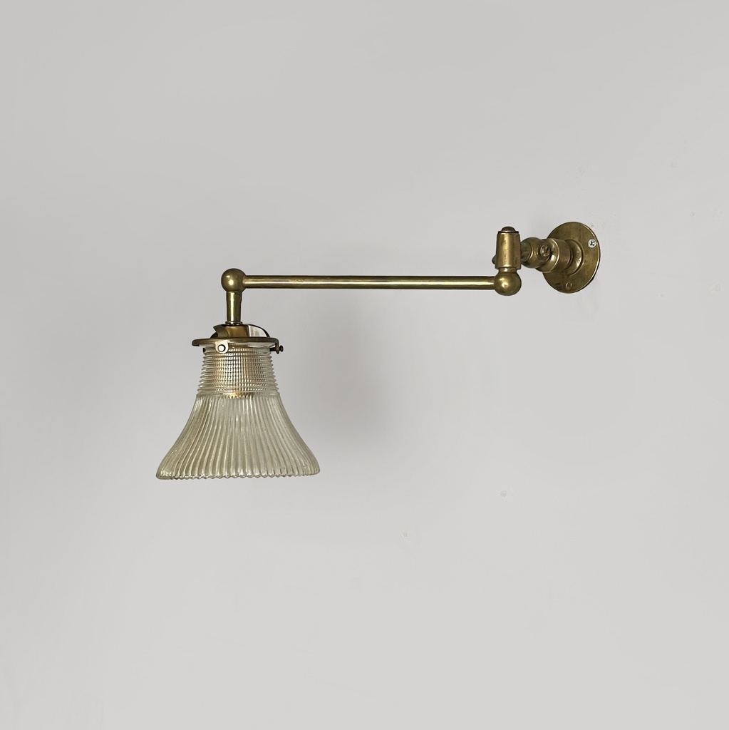 Lampada da parete in ottone e vetro, 1940 ca.