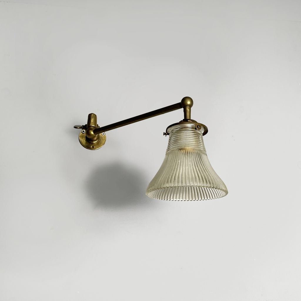 Lampada da parete in ottone e vetro, 1940 ca.