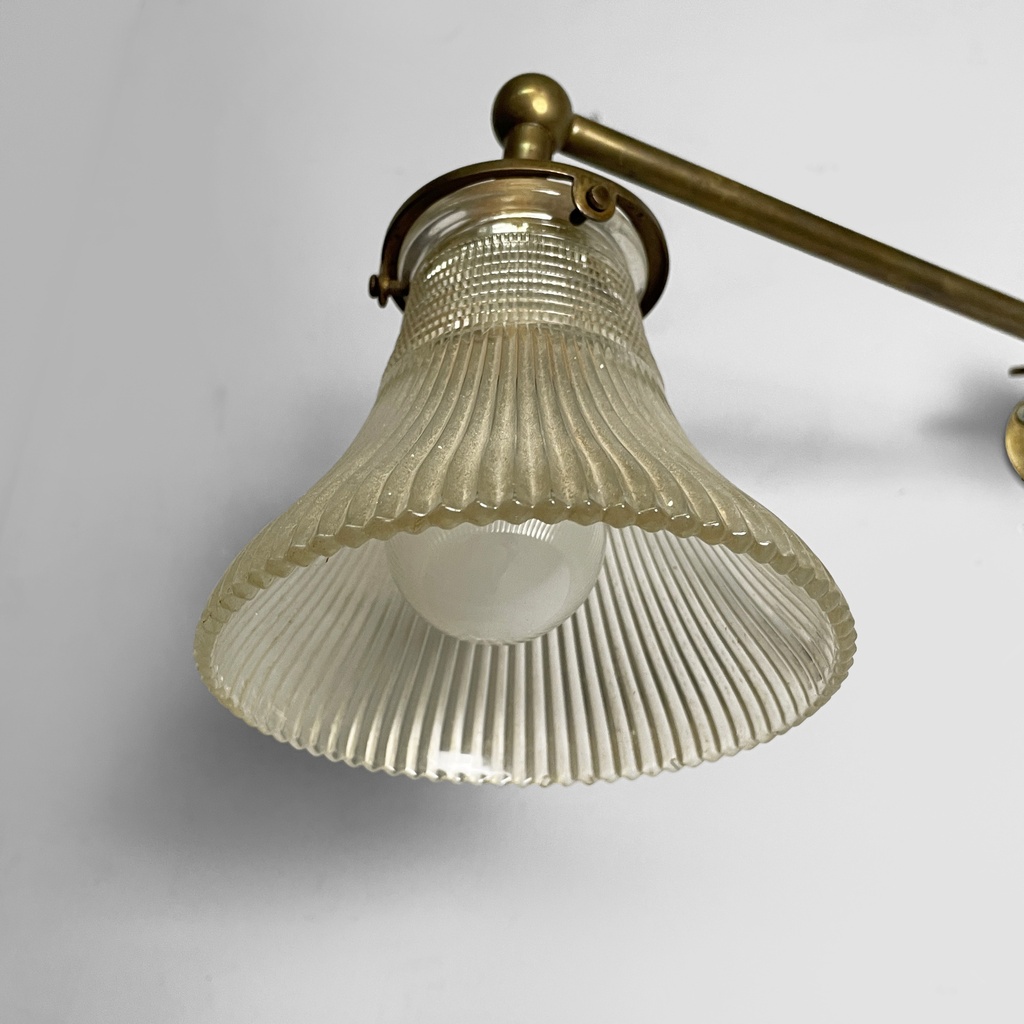 Lampada da parete in ottone e vetro, 1940 ca.