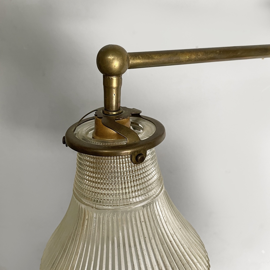 Lampada da parete in ottone e vetro, 1940 ca.