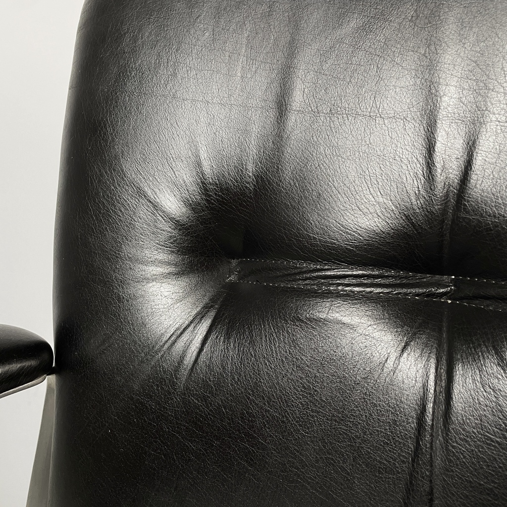Poltrona da ufficio in pelle nera e metallo, 1980 ca.