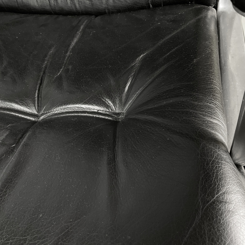 Poltrona da ufficio in pelle nera e metallo, 1980 ca.