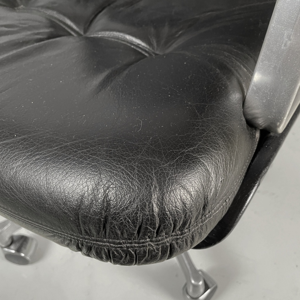 Poltrona da ufficio in pelle nera e metallo, 1980 ca.