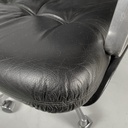 Poltrona da ufficio in pelle nera e metallo, 1980 ca.