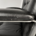 Poltrona da ufficio in pelle nera e metallo, 1980 ca.