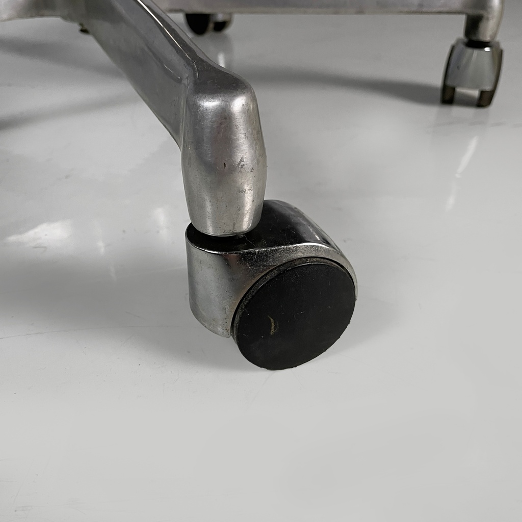 Poltrona da ufficio in pelle nera e metallo, 1980 ca.