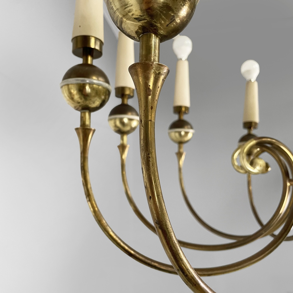 Lampadario in ottone e metallo bianco, 1950 ca.