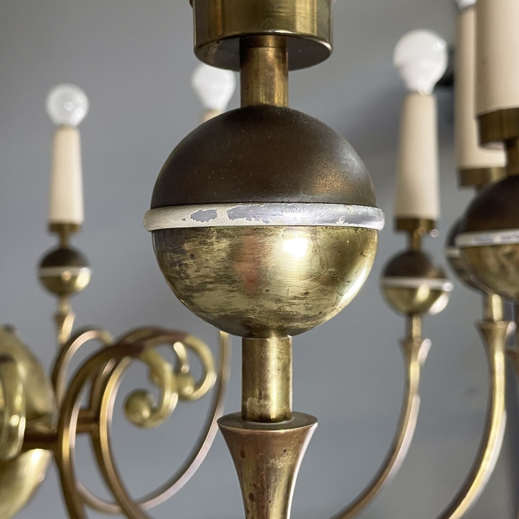 Lampadario in ottone e metallo bianco, 1950 ca.