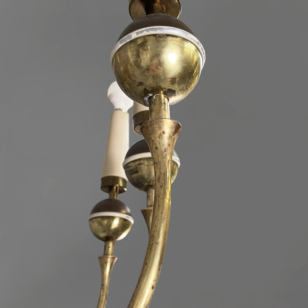 Lampadario in ottone e metallo bianco, 1950 ca.