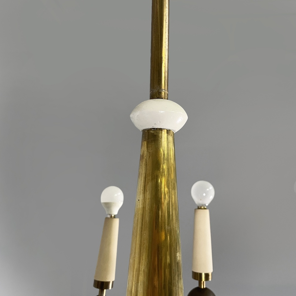 Lampadario in ottone e metallo bianco, 1950 ca.