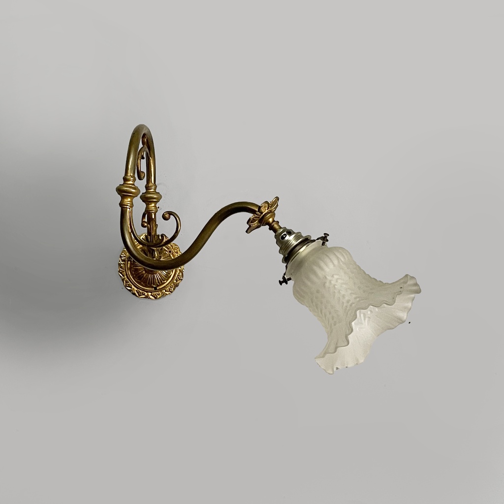 Applique in ottone e vetro, 1930 ca.