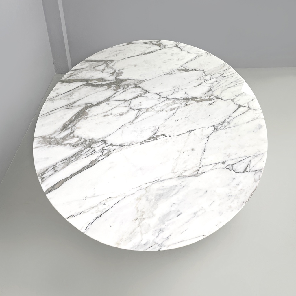 Tavolo da pranzo Tulip di Eero Saarinen per Knoll, 2015