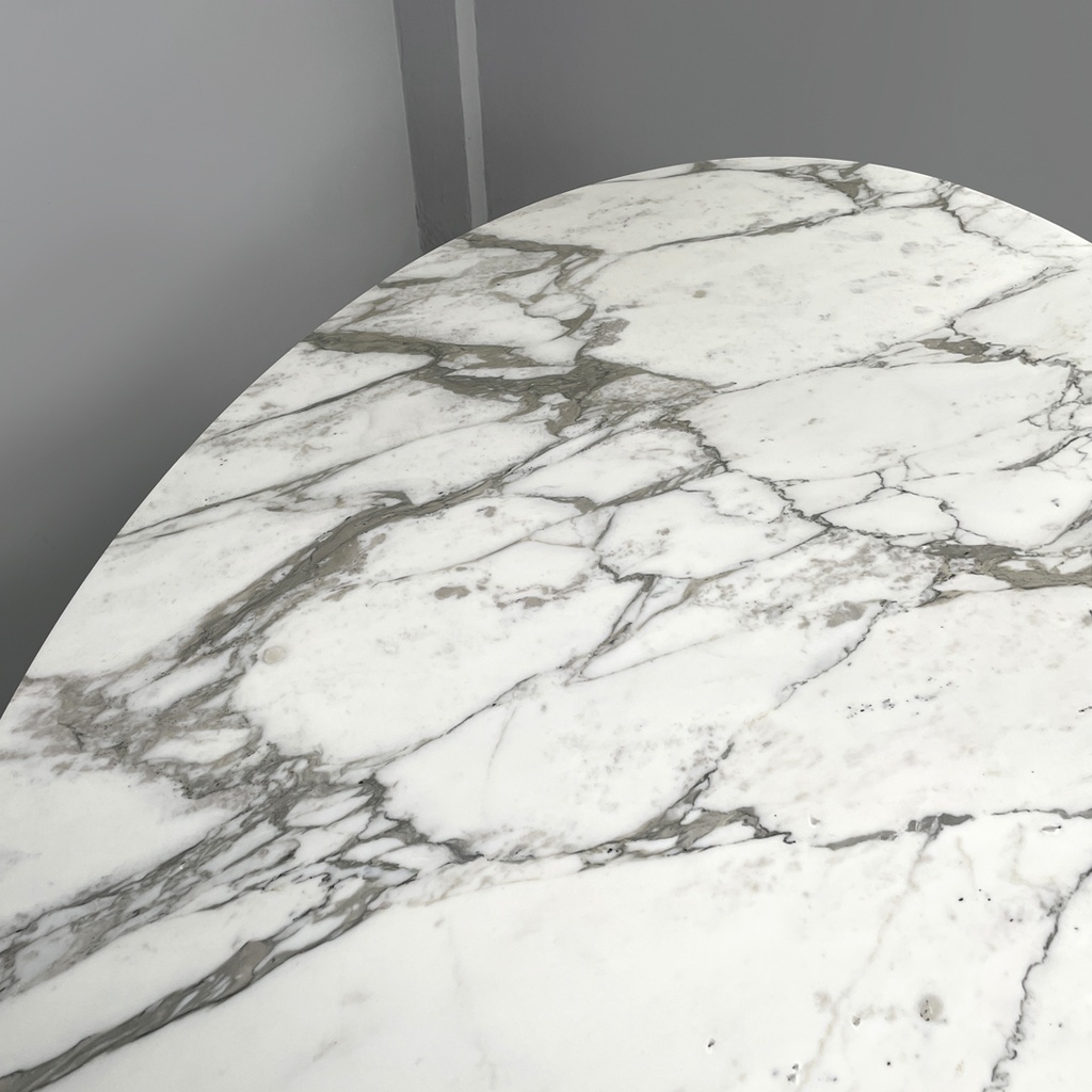 Tavolo da pranzo Tulip di Eero Saarinen per Knoll, 2015