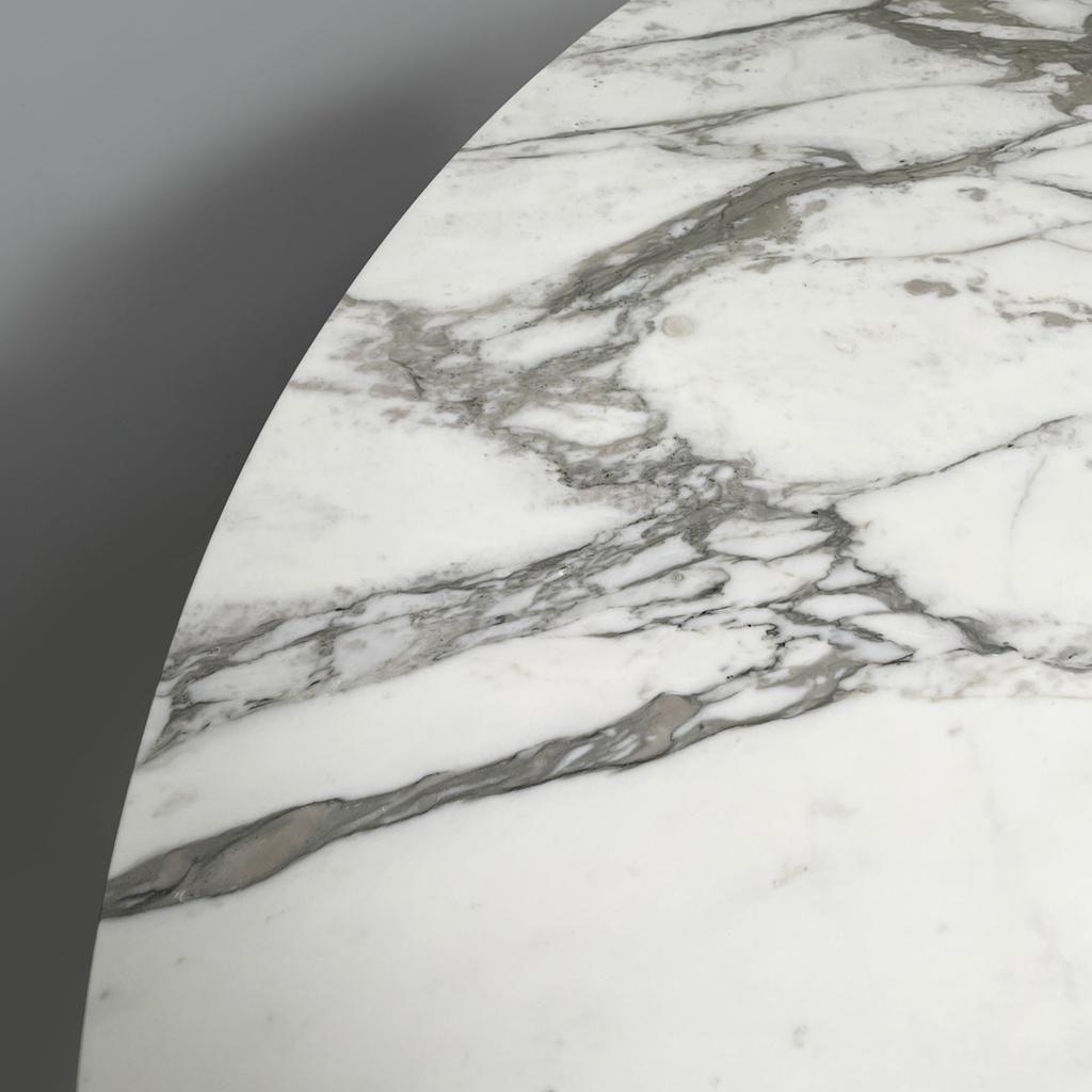 Tavolo da pranzo Tulip di Eero Saarinen per Knoll, 2015