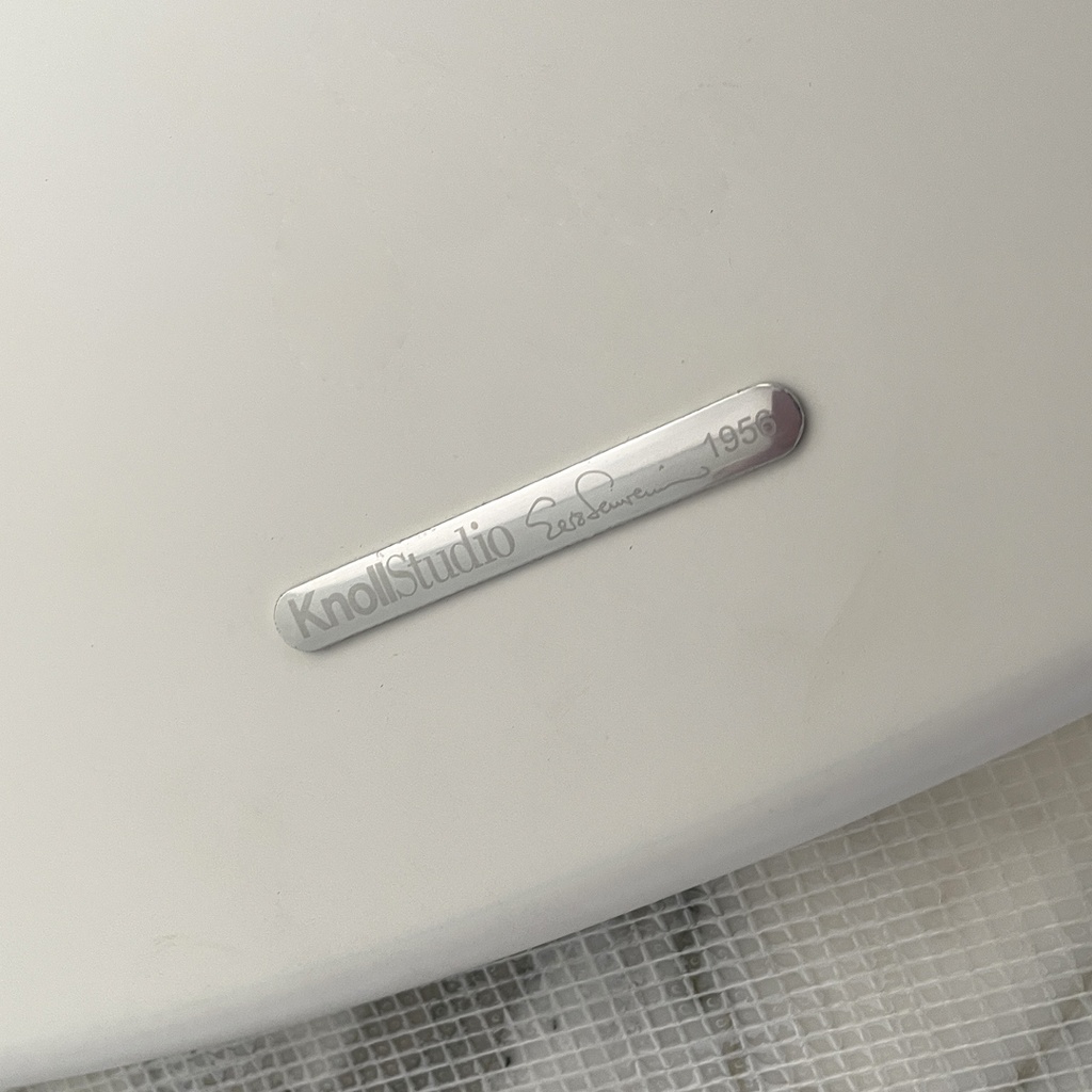 Tavolo da pranzo Tulip di Eero Saarinen per Knoll, 2015